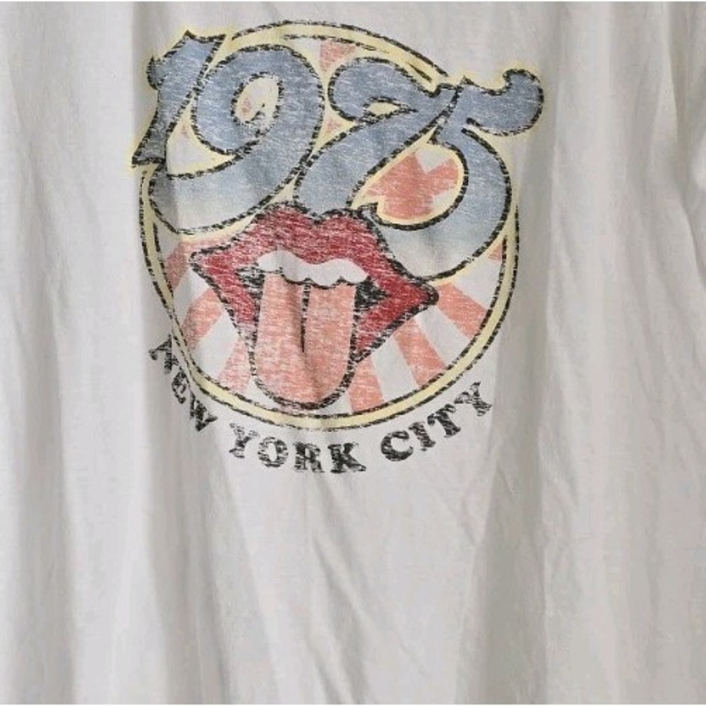 Express One Eleven 1975 New York City Graphic T-Shirt White Scoop Neck Tee Women